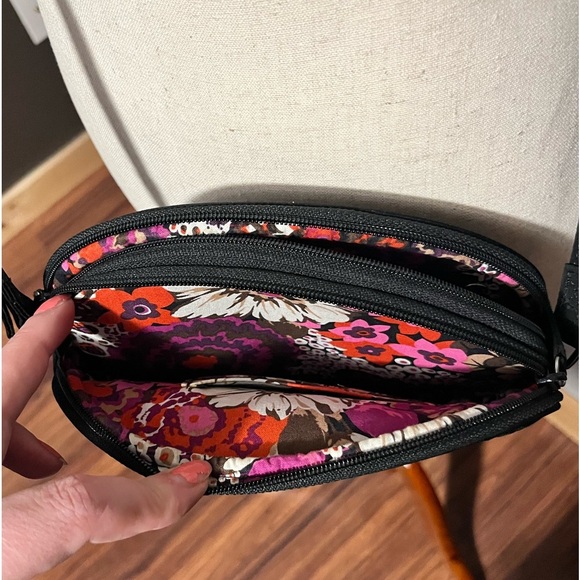 Vera Bradley adjustable purse - Picture 5 of 6
